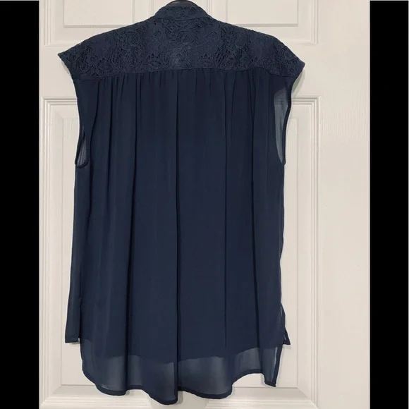 Simply Vera Vera Wang blue sheer lace blouse sz M - Picture 2 of 3